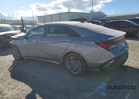 2024 Hyundai Elantra Blue z USA, uszkodzony, nr VIN KMHLM4DJ2RU108407